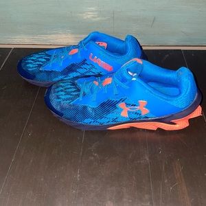 Boys UA Tennis shoes